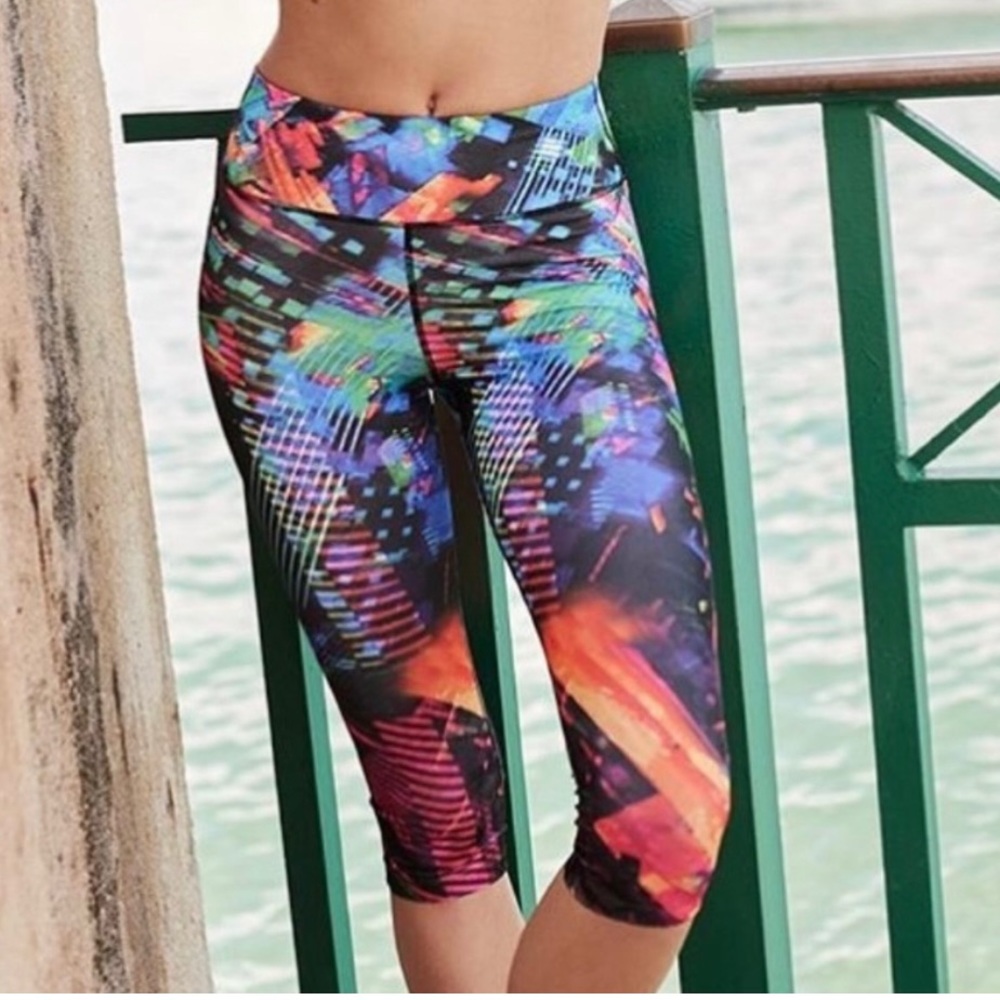 Express Women's EXP CORE Multi-Color Performance Capri Compression Leggings -XS